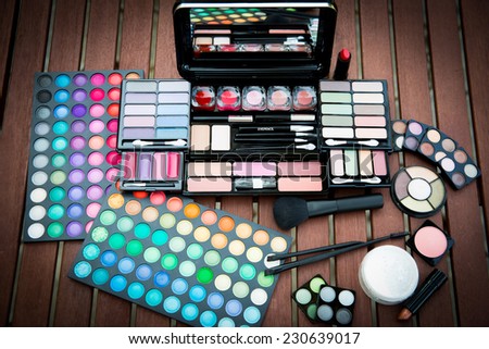 Bright cosmetic things for the best make-up