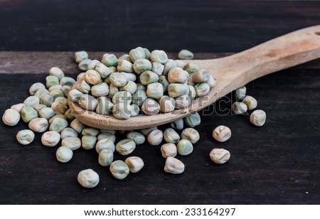 Spoonful of rich sugar pea seeds