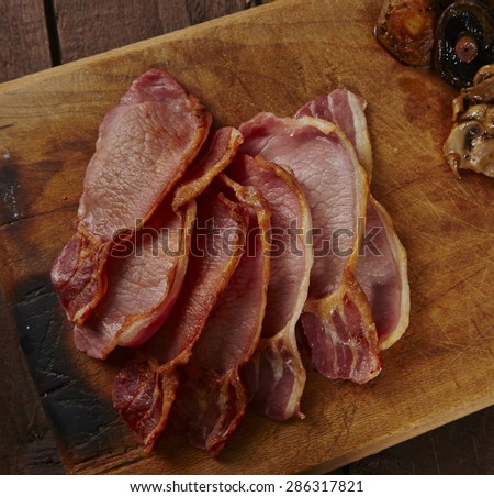 Cooked back Bacon with mushrooms rustic