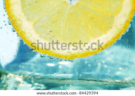 Splashing Lemon slice in Water