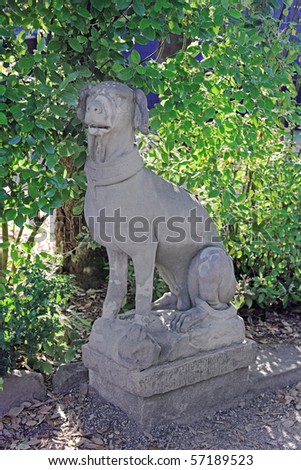 The dog sculpture in the Boboli garden