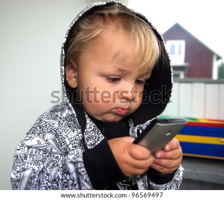 Baby with mobil telephone