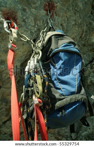 The backpack weighs climbing plant.