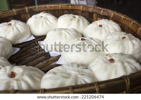 White steamed dumpling in bamboo basket
