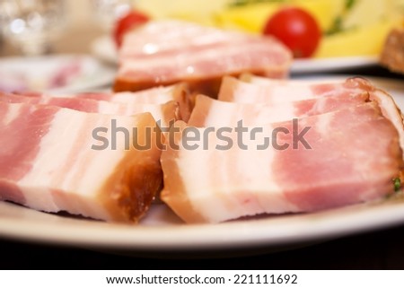 Smoked bacon with potatoes and onion - a good appetizer for a good company.