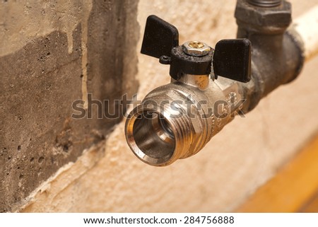 Plumbing pipe with  valve for installation of a radiator