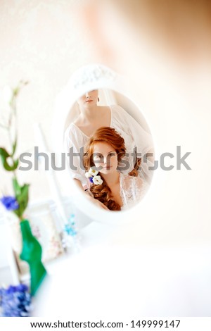 Hair stylist makes the bride before the wedding