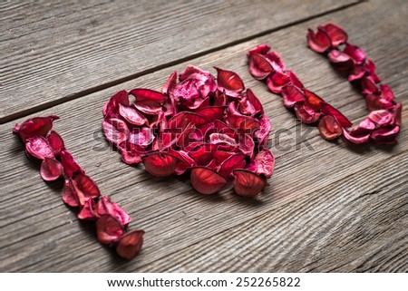 I love you title made from pink potpourri on wooden texture