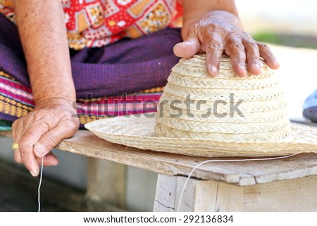 Old women are wicker, bamboo hat