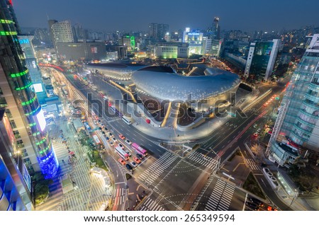 SEOUL, SOUTH KOREA - March 29:Late night traffic blurs past Dongdaemun Design Plaza, designed by the famous architect Zaha Hadid. on March 29, 2015 in Seoul, South Korea.