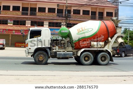 SRIRACHAC-HONBURI, THAILAND - JUNE 17 2015: Trucks to transport products to the industry. And Construction.Photo at rode No.3241 Chonburi Thailand
