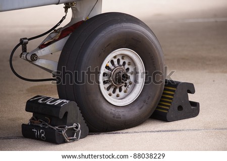 Airplane landing gear wheel