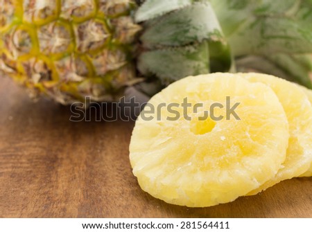 Dried pineapple dices
