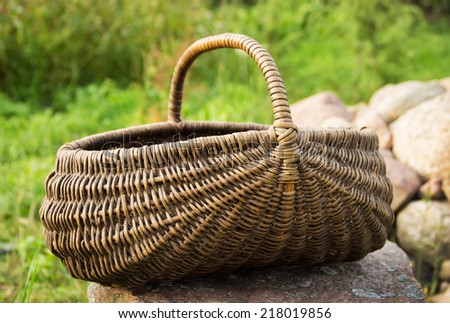 Empty basket / Braided basket basket on green lawn