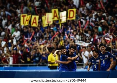 Kallang Singapore - JUNE15:Thai National team celebrates winning the gold medal. 28th SEA Games Singapore 2015 at Singapore National Stadium on JUNE15 2015