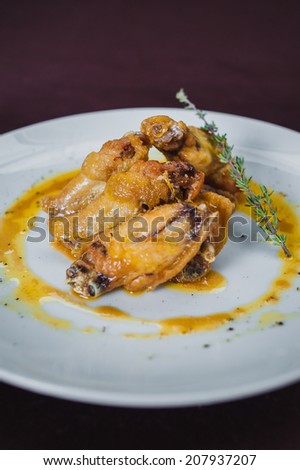chicken wings in honey-mustard sauce