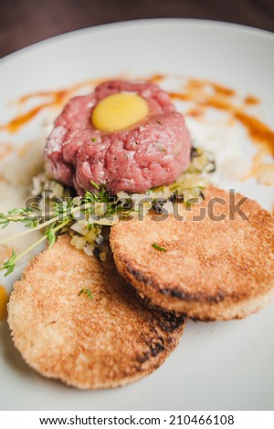 veal tartar steak with toast