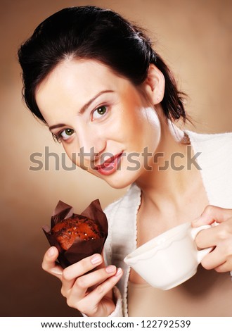 young brunette woman with cake