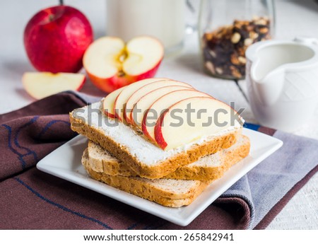 toast with cheese curd, honey and red apple, snack, clean eating