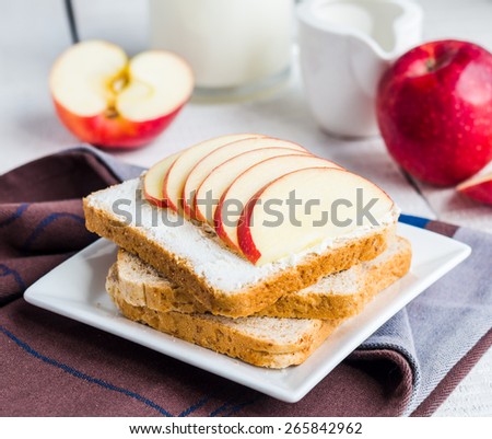 toast with cheese curd, honey and red apple, snack, clean eating