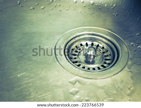 A kitchen sink with water drops