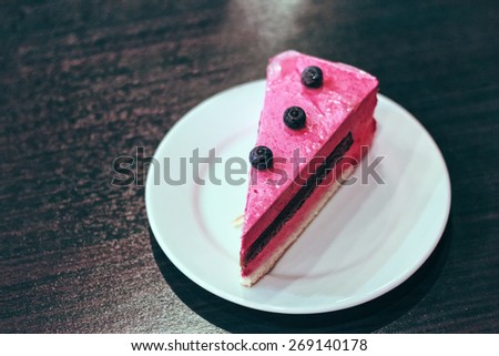 Cake\
Berry cake on the plate