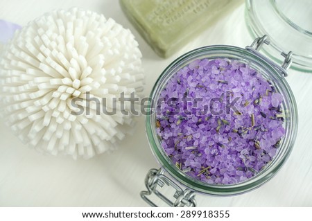 Bath salt with lavender extract and dried lavender (top view)