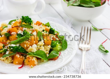 Salad with couscous, pumpkin, broccoli and feta