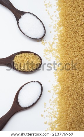 brown sugar and white sugar heap and wooden spoons