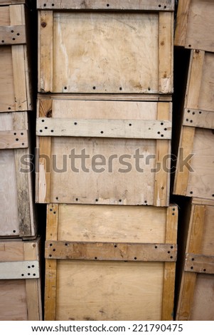 Plywood boxes with wooden handles are in stock