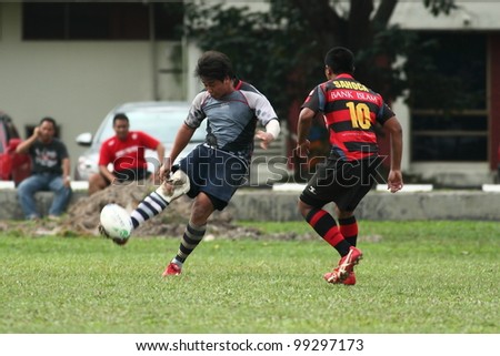 KUALA LUMPUR-MARCH 31: An unidentified UiTM Lions players kick the rugby ball during a Malaysian Rugby Union(MRU) Super League 2012 match (UiTM Lions vs SAHOCA) on March 31, 2012 in Kuala Lumpur, Malaysia