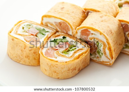 Mexico Maki Sushi - Roll made of Smoked Salmon, Cream Cheese, Cucumber and Spring Onion inside. Tortilla outside
