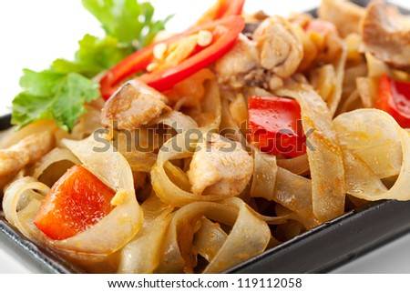Noodles with Fried Fillet of Chicken and Vegetables