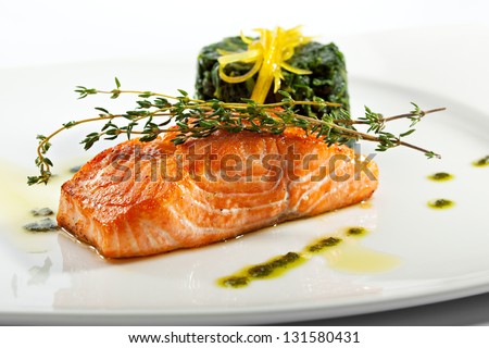 Baked Salmon Steak with Spinach and Lemon Slice