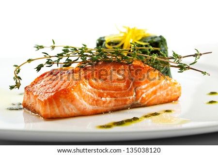 Baked Salmon Steak with Spinach and Lemon Slice