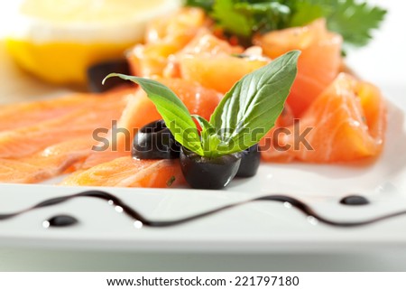 Sliced Salmon with Lime and Olives
