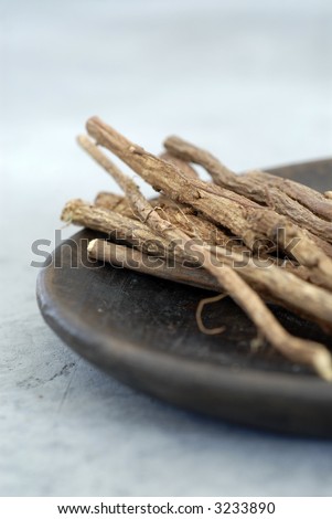 Natural Licorice Root has been used as a dietary supplement for stomach ulcers, bronchitis, as well as sore throat.