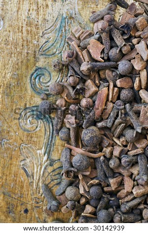 Spices for hot apple cider and like drinks: cassia, cloves, allspice, cardamom, seed and mace.