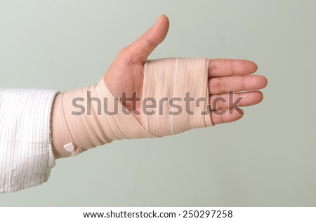 broken arm bone in cast