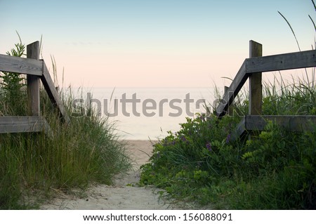 Through the fence to the beach