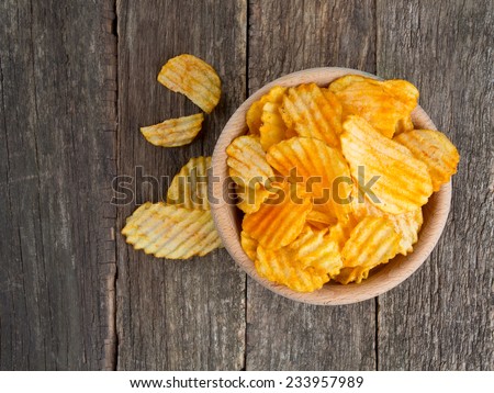 potato chips in a wooden bowl