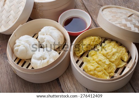 Chinese Steamed Dumplingin and buns bamboo basket