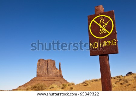 No hiking sign in the desert.