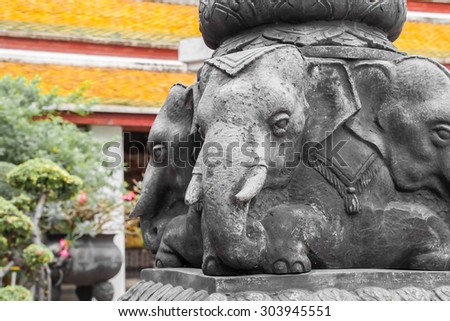 Three Elephant Heads Statue