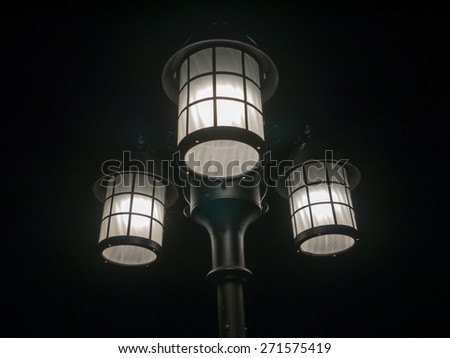 3 heads street lamp, dark background.