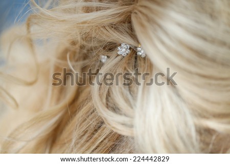 bride\'s hair with pearl pins