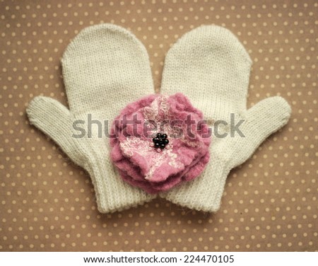 child mittens and lilac wool flower