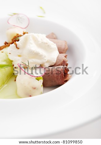 Thin slices of beef with vegetables and thick sour cream sauce