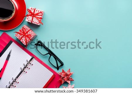 new year note and blank colorful paper notebook at office table, new year resolution concepts
