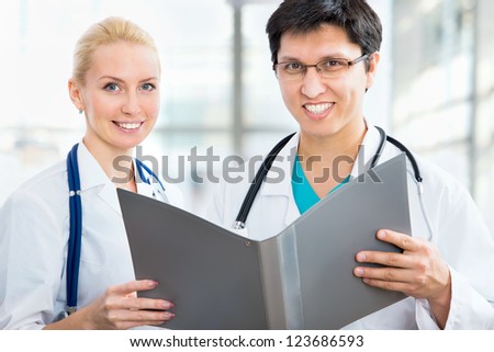 Doctor giving his younger colleague a piece of advice concerning the diagnosis